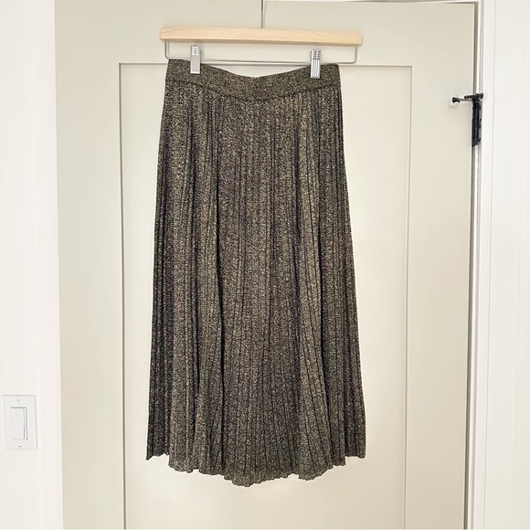 Club Monaco Metallic pleated Knit skirt - Picture 2 of 5
